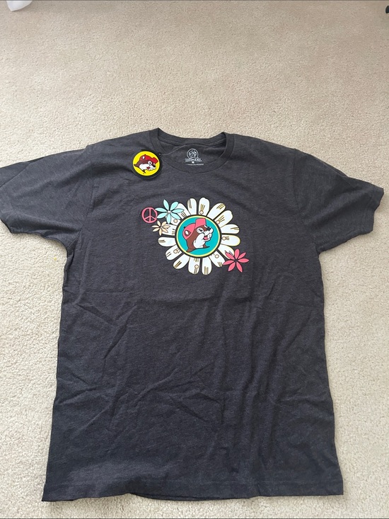 BUC-EE'S Tops - Women’s size medium buc-Ed’s tshirt tee hippie van flowers peace sign new nwt